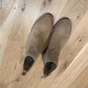 Steve Madden. Tan Suede Ankle Boots